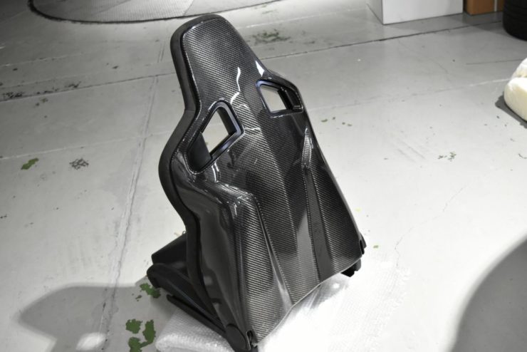 RECARO カーボンバックシェる