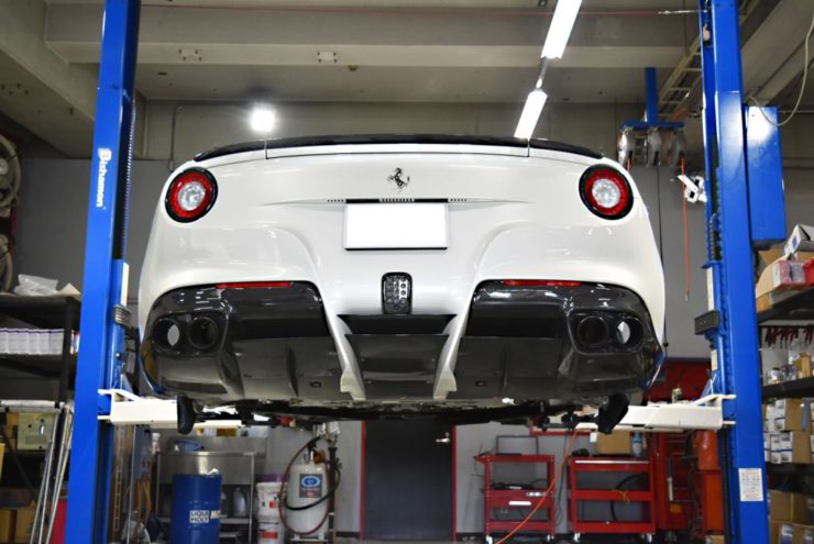 フェラーリ　F12　マフラー　812　バルブ付