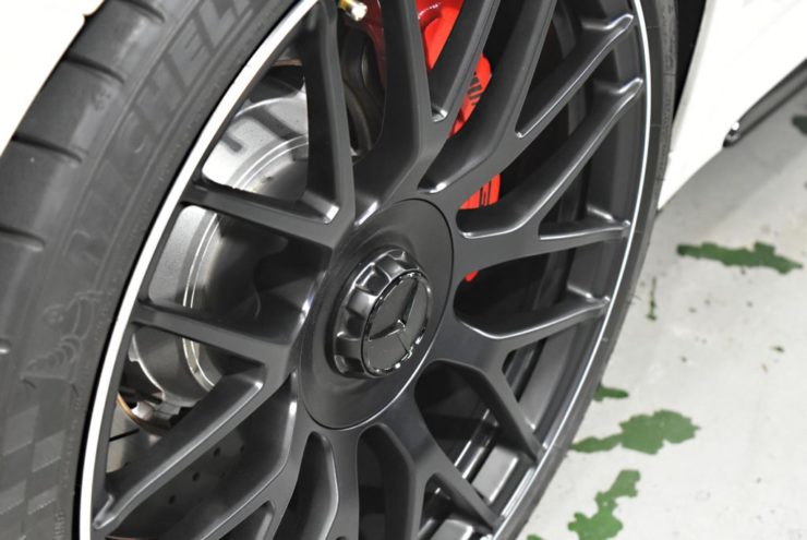 C63S　クーペ　カーボンパッケージ　ブラックアウト　エンブレムペイント
