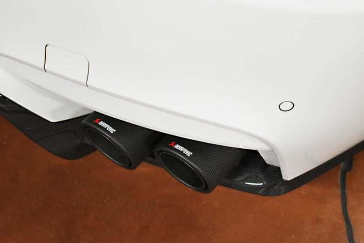 アクラポヴィッチ マフラー チタン BMW M6 ポルシェ フェラーリ ランボルギーニ