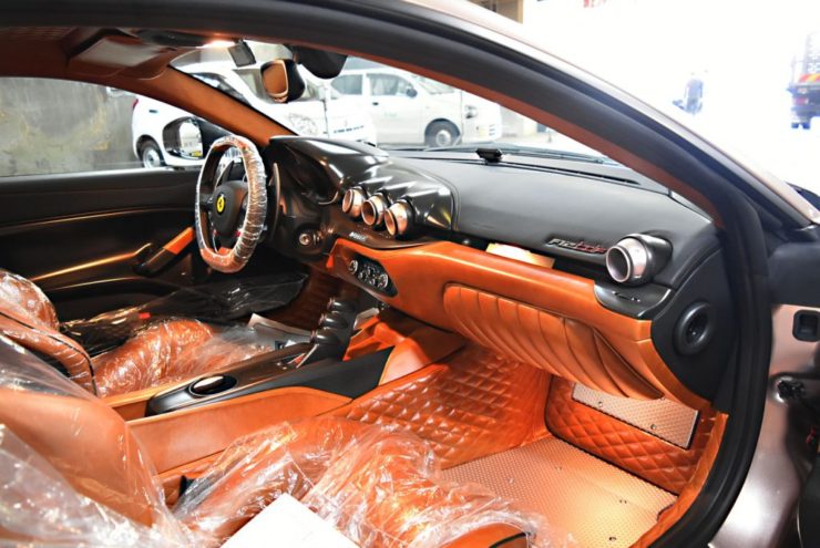 フェラーリ　F12TDF　テーラーメード　ローダウン　ダウンサス
