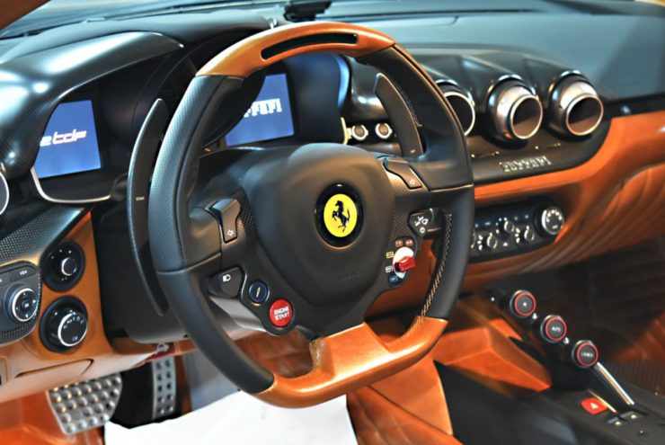 フェラーリ　F12TDF　テーラーメイド　ノヴィテックロッソ