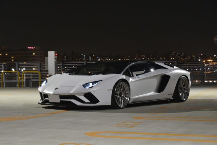 LAMBORGHINI AVENTADOR S カスタム　マフラー　ローダウン