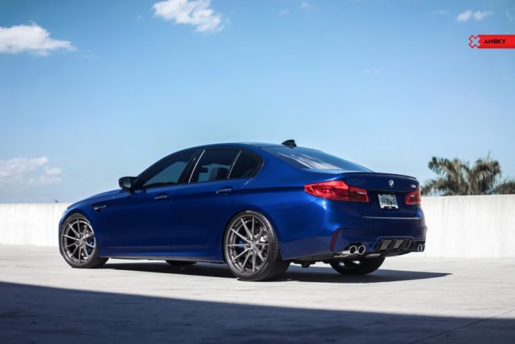 BMW　F90M5　マフラー　アクラポヴィッチ　KW