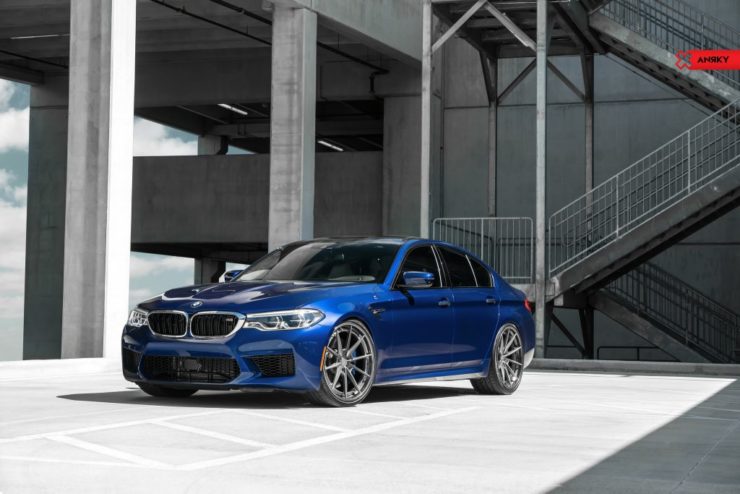 BMW　F90　M5　ローダウン　マフラー　22インチ