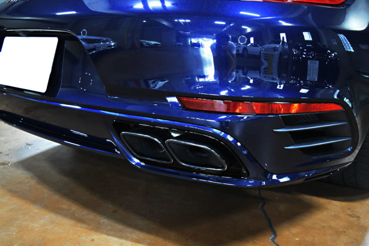 ポルシェ 991.2 同色ペイント エンブレムペイント ターボS センターロック