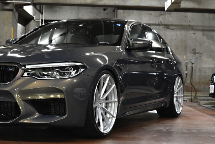 BMW　M5　ダウンサス　車高調　ホイール　キャリパーペイント　マフラー