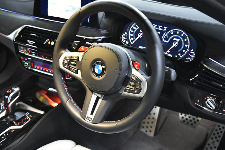 BMW　M5　F90　ステアリング　パドルシフト
