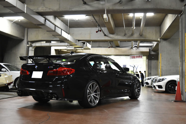 BMW　F90　M5　カスタム　エアロ　ローダウン　マフラー