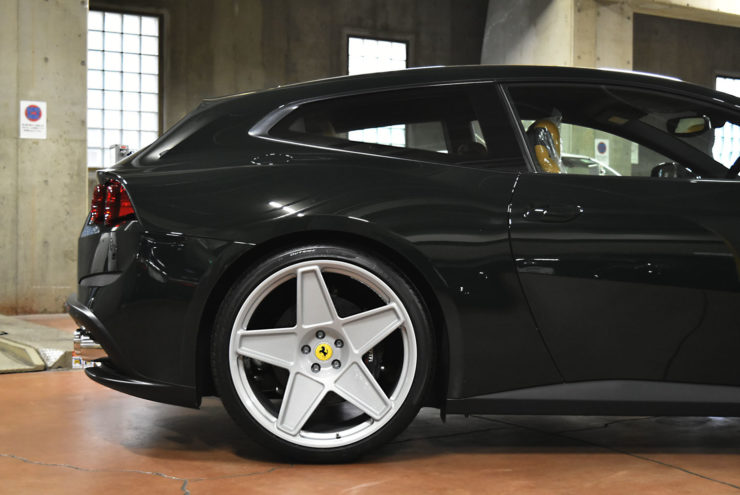 フェラーリ　GTC4ルッソ　HRE　車高調整