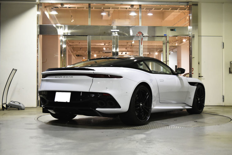 アストン　DBS　ローダウン　マフラー　エアロ　カスタム　DB11