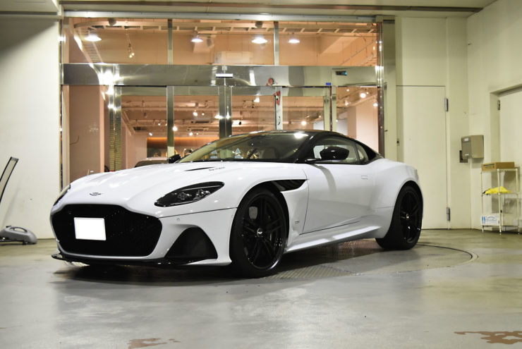 アストンマーチン　アストンマーティン　DBS　スーパーレジェーラ　DB11　ヴァンテージ　カスタム　ローダウン