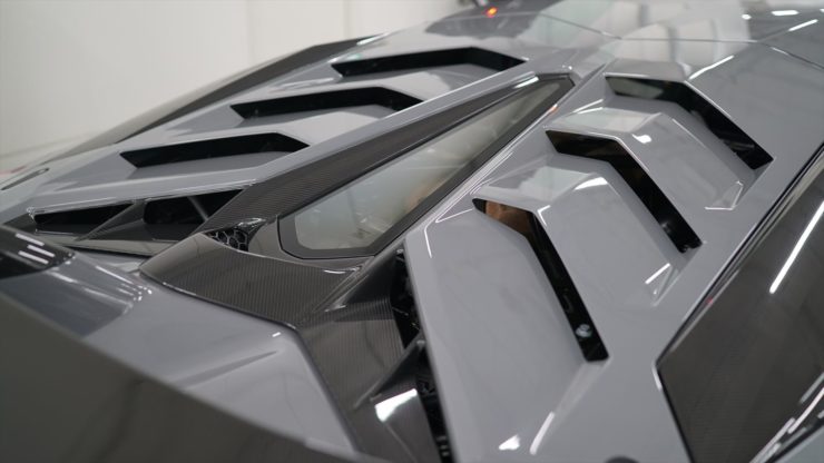 ランボルギーニ　アヴェンタドール　SVJ　ローダウン　ラッピング