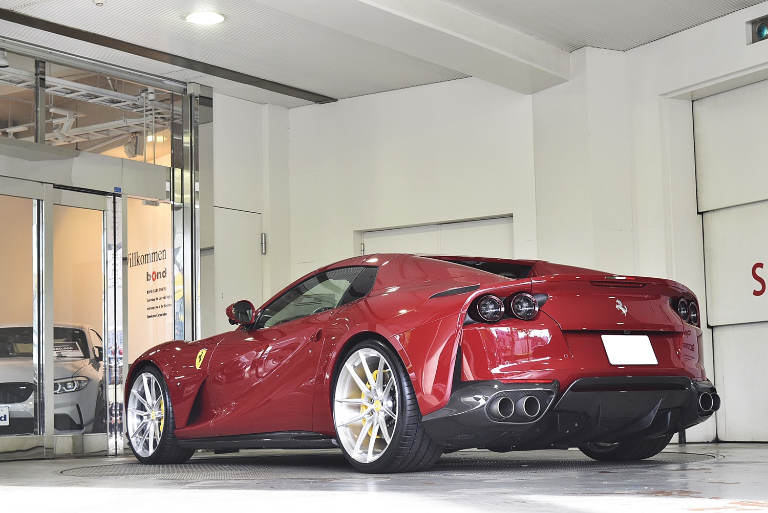 Ferrari　812　カスタム　車高調整　ローダウン　ホイール　
