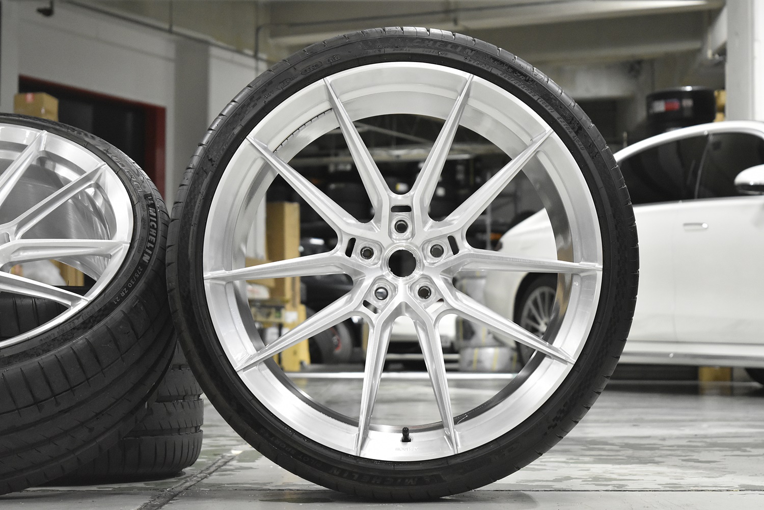 フェラーリ　中古ホイール　812　22インチ