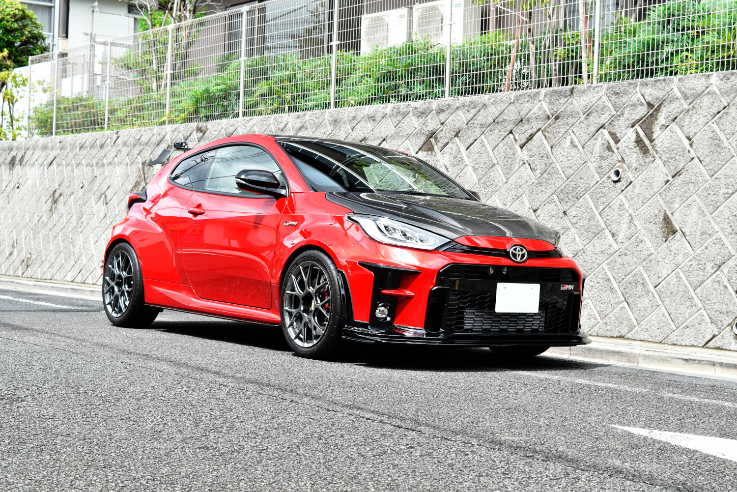 ヤリス　GRMN カスタム　ブレンボ　KW クラブスポーツ　アイコード　マフラー　イヴェンチュリ　エアクリ　ローダウン