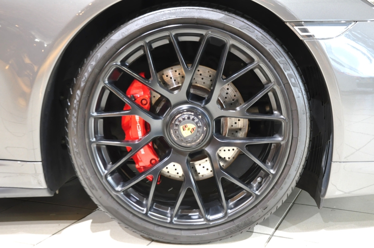 ポルシェ 911 991 カレラ カレラGTS NA センターロックホイール カスタム ドレスアップ bond ボンド 東京