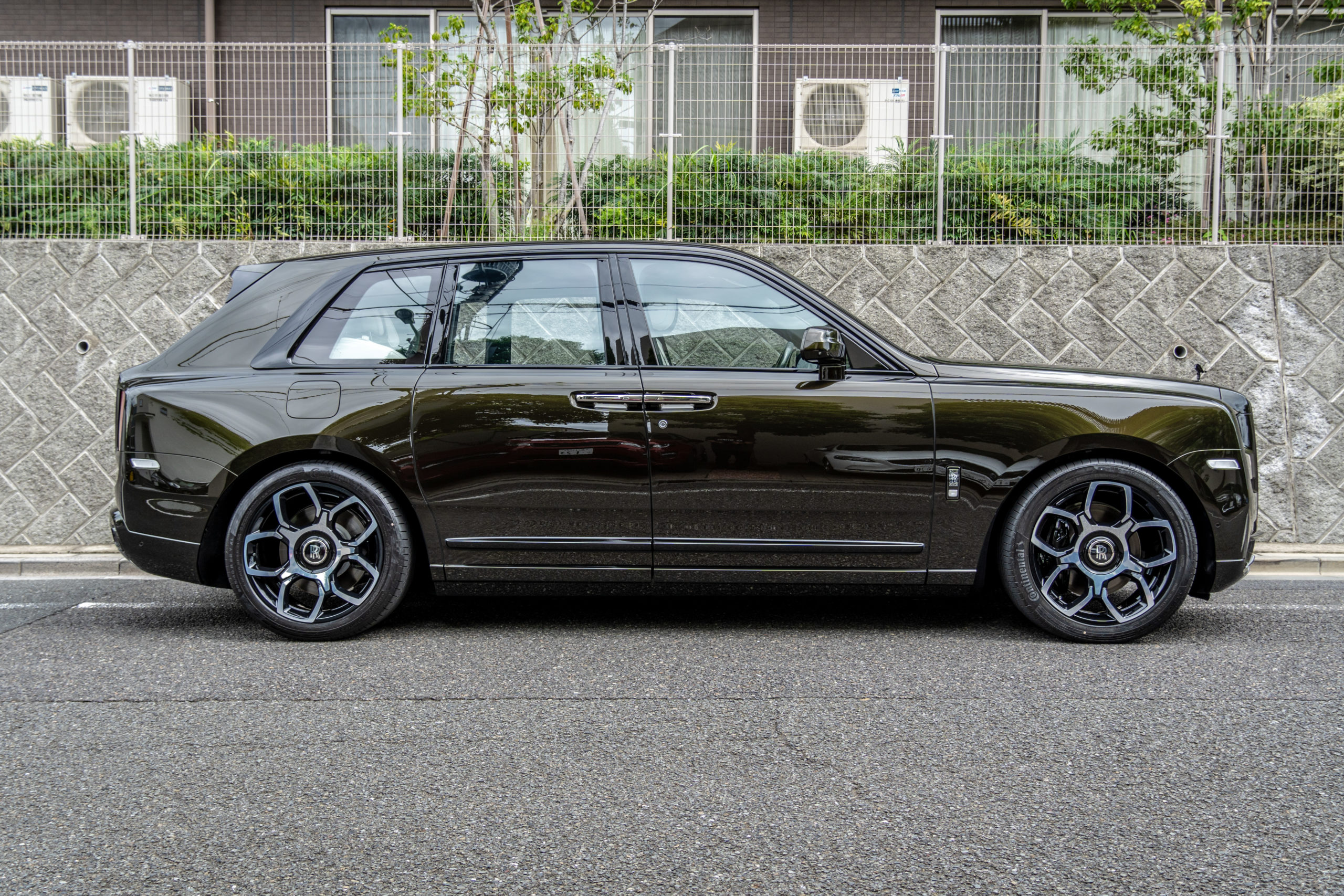 カリナン カスタム ブラッジバッジ ローダウン ホイール ペイント 低ダストパッド Cullinan RollsRoyce