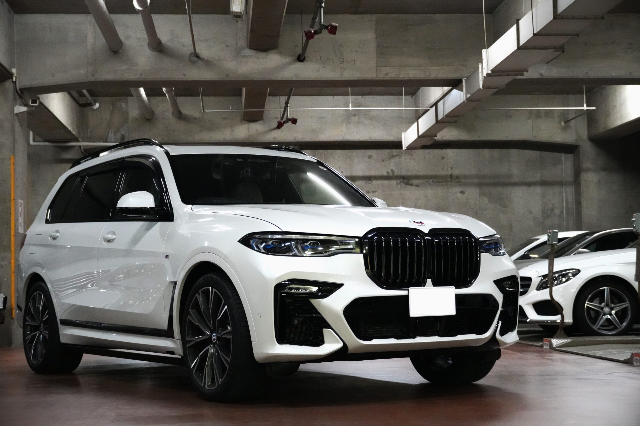 BMW X7 電動サイドステップ