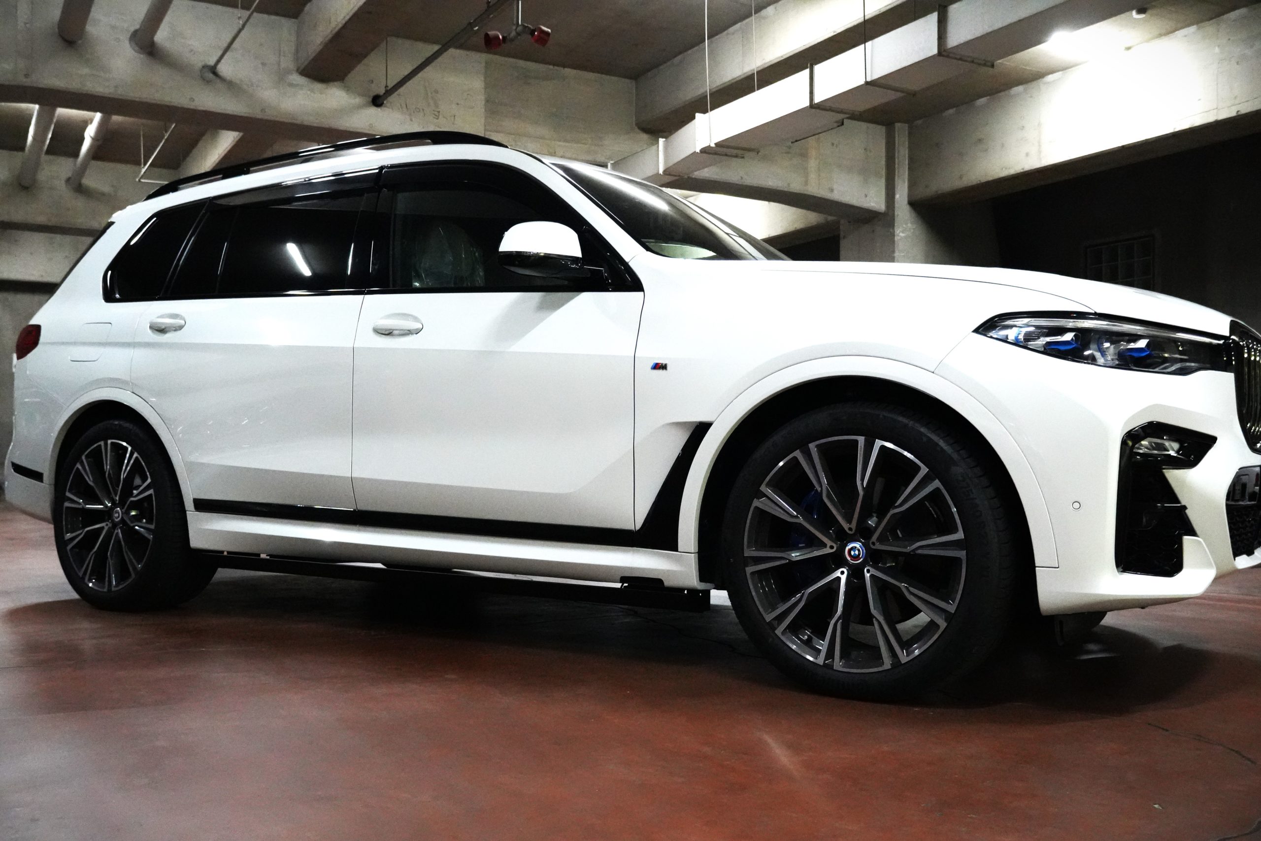 BMW X7 LCI 電動サイドステップ 取付