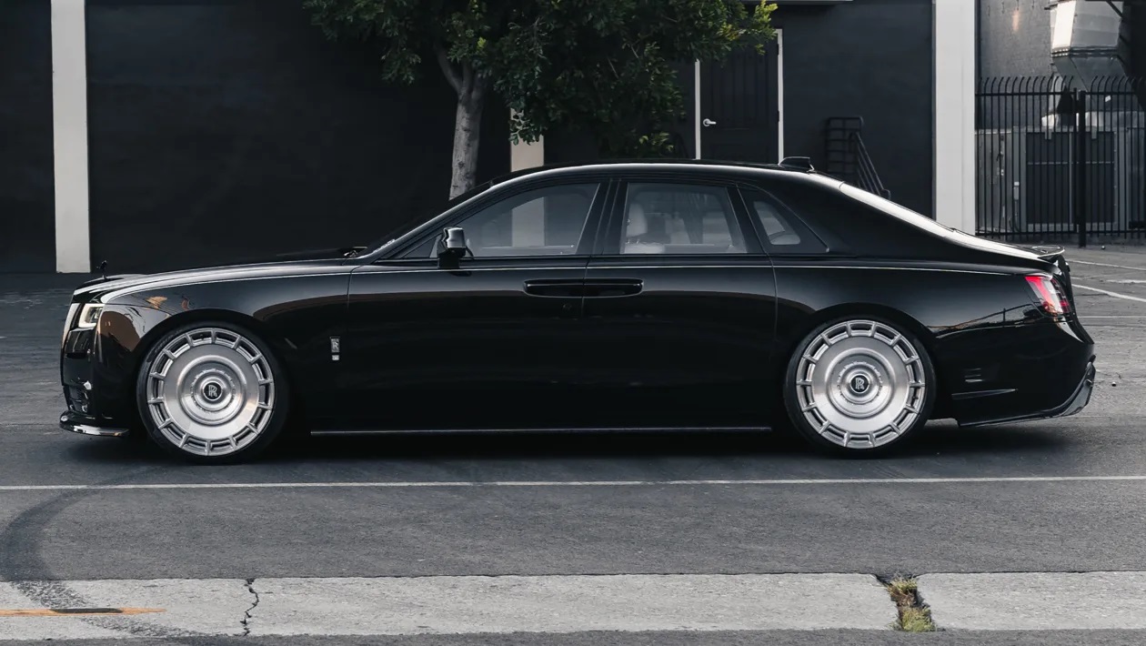 RollsRoyce　GHOST　ロールスロイス　ゴースト　エアロパーツ　カーボン　カスタム　URBANAUTOMOTIVE
