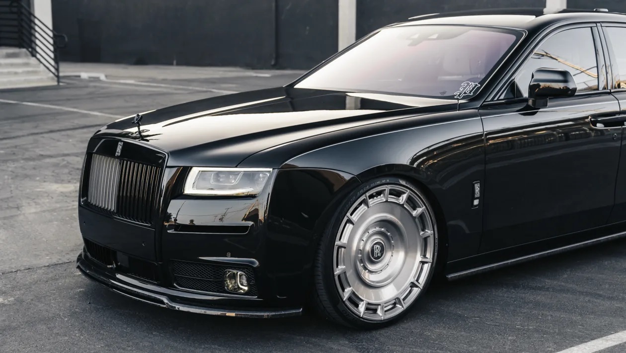 RollsRoyce　GHOST　ロールスロイス　ゴースト　エアロパーツ　カーボン　カスタム　URBANAUTOMOTIVE