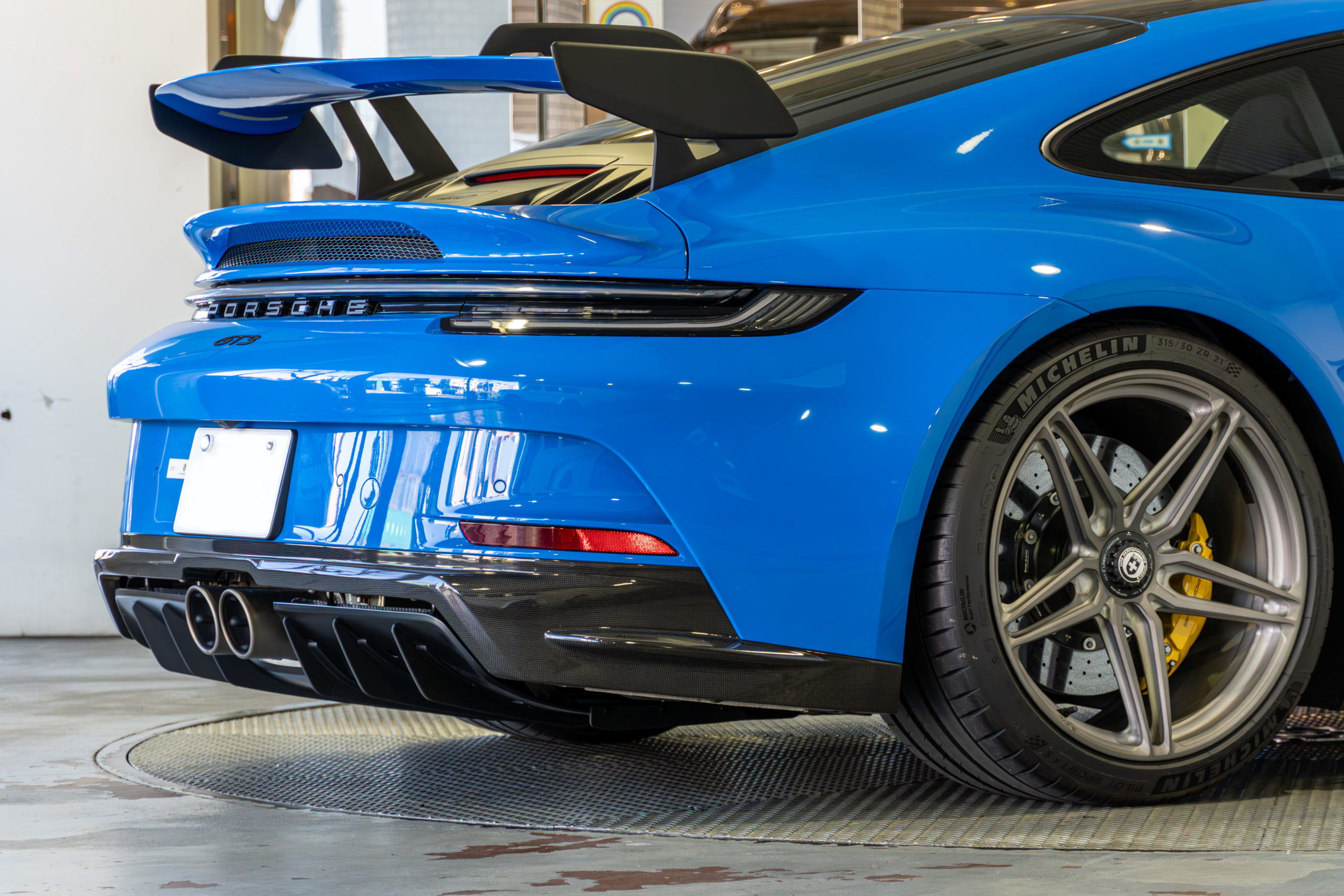 992 GT3 ホイール HRE シャークブルー M/T AKRAPOVIC チタン カーボン P107SC
