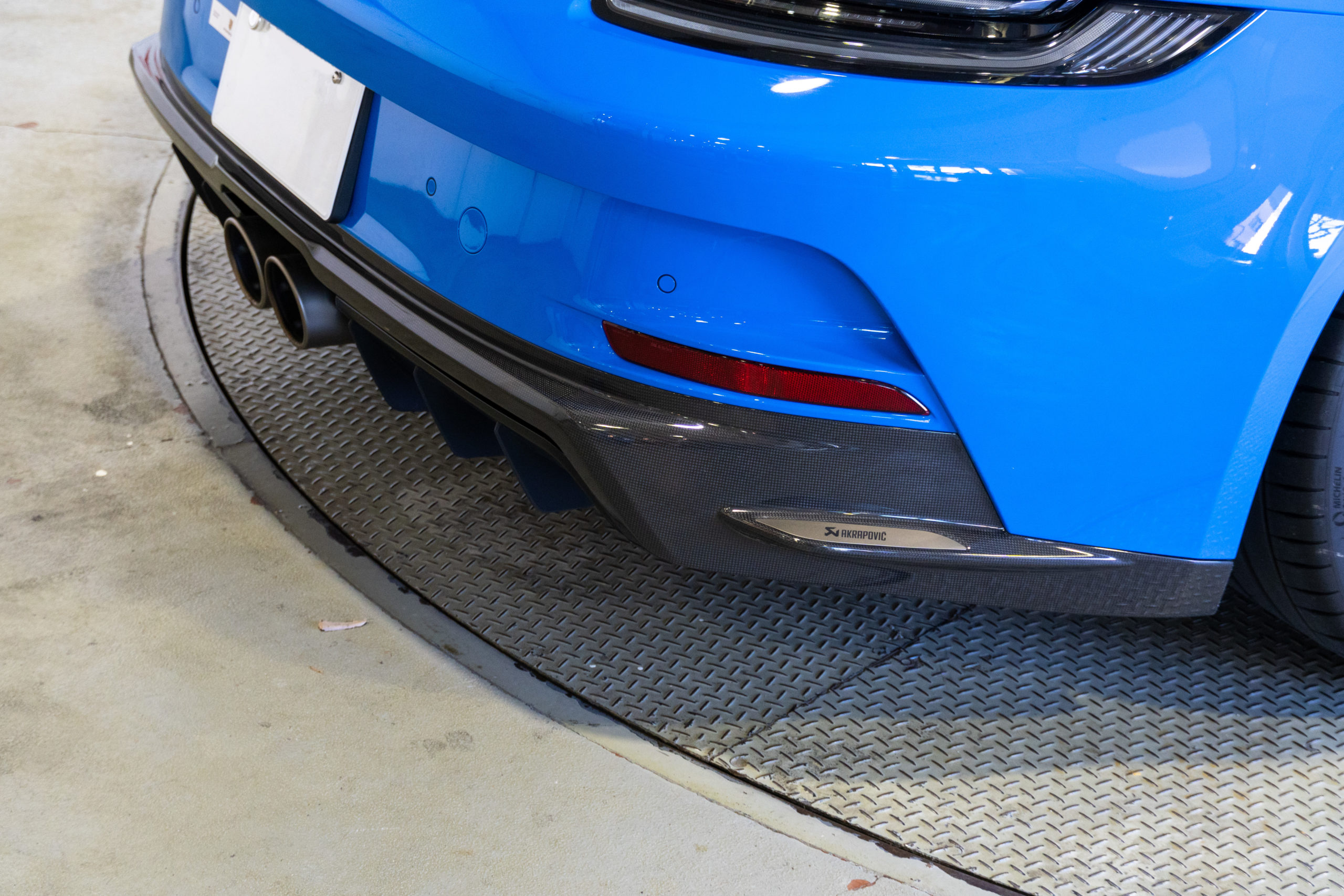 992 GT3 ホイール HRE シャークブルー M/T AKRAPOVIC チタン カーボン P107SC