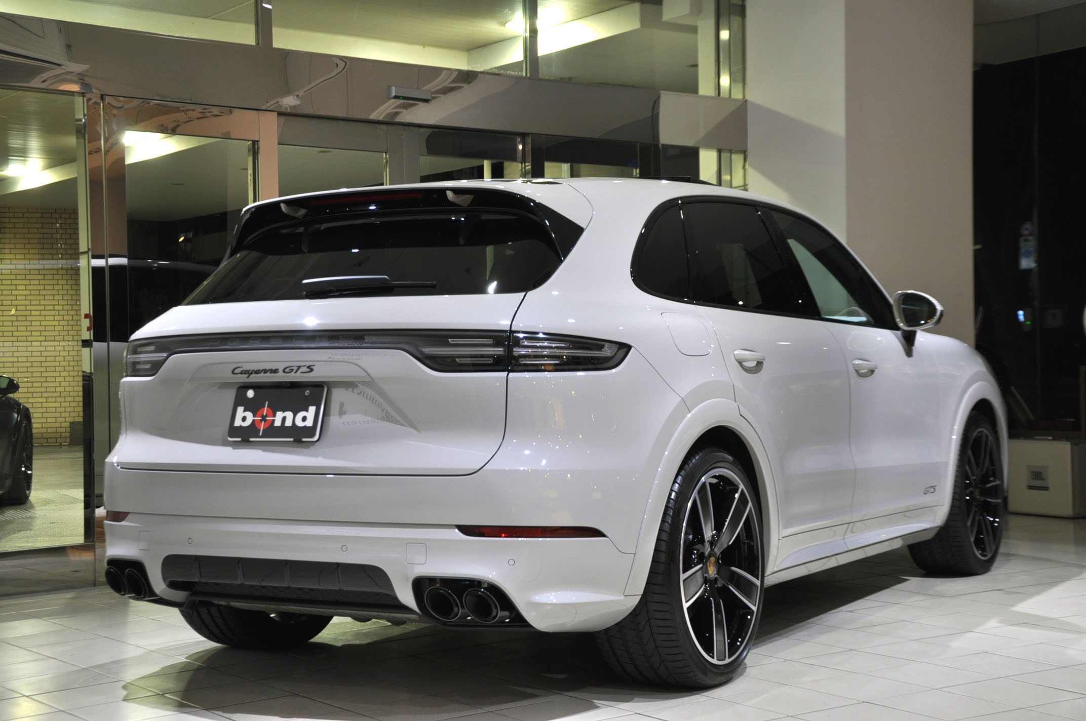 PORSCHE CAYENNE GTS ポルシェ カイエン クレヨン 輸入車 販売 買取 bond ボンド 東京