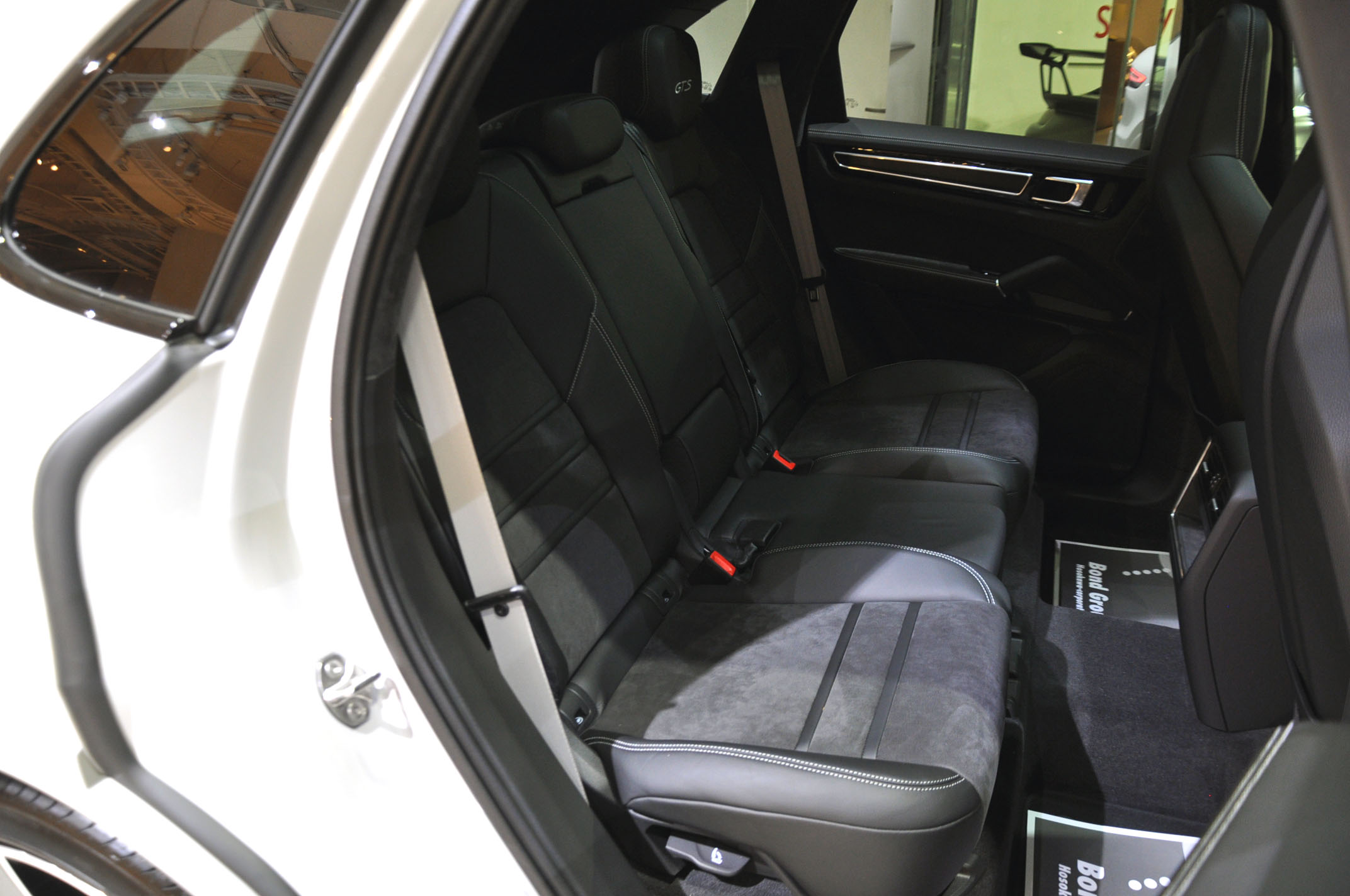 PORSCHE CAYENNE GTS ポルシェ カイエン クレヨン 輸入車 販売 買取 bond ボンド 東京