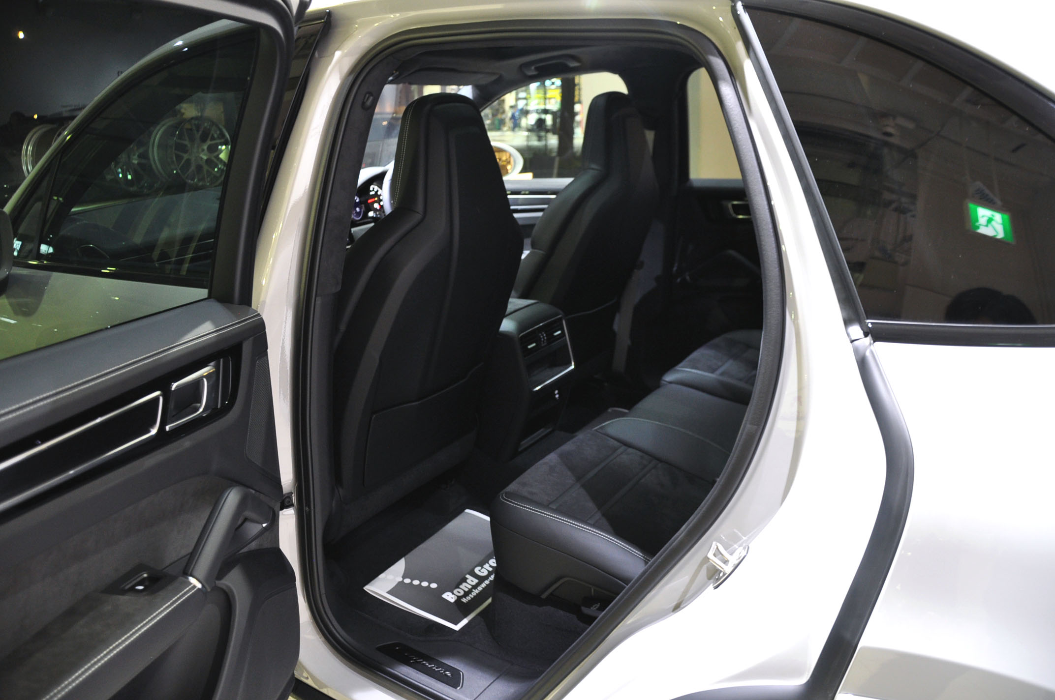 PORSCHE CAYENNE GTS ポルシェ カイエン クレヨン 輸入車 販売 買取 bond ボンド 東京