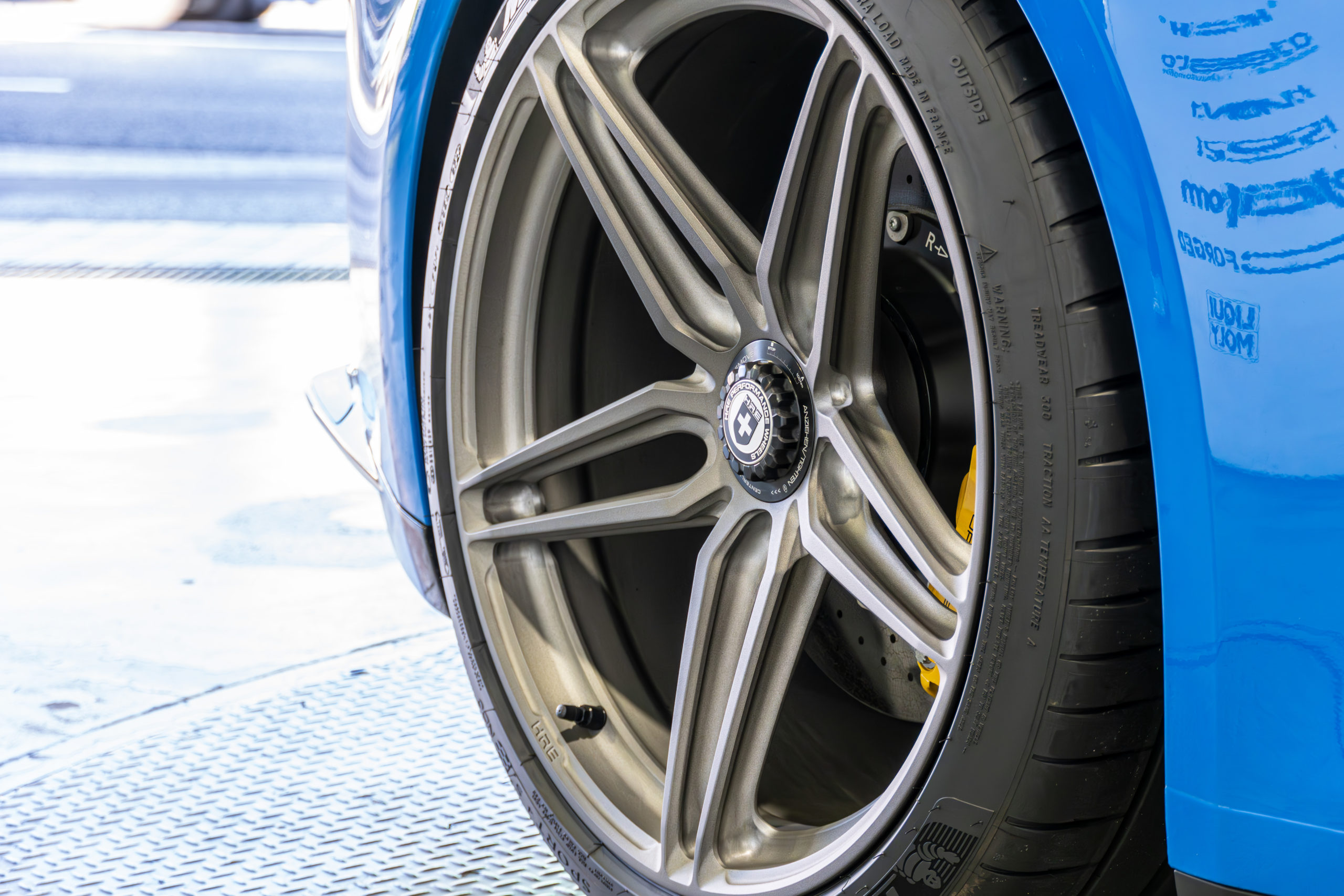 992 GT3 ホイール HRE シャークブルー M/T AKRAPOVIC チタン カーボン P107SC