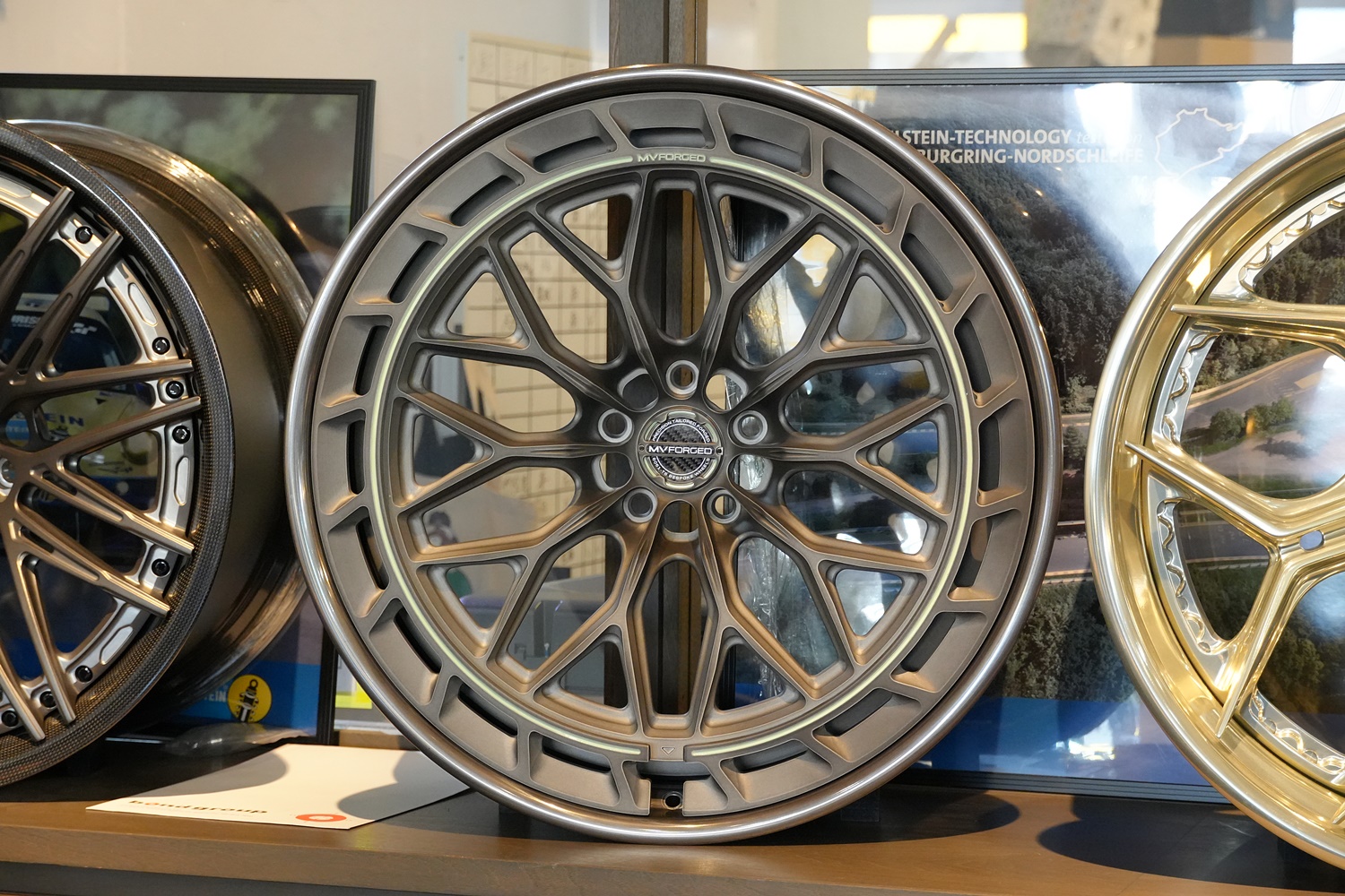 bond　カスタム　ホイール　アメ鍛　MV FORGED