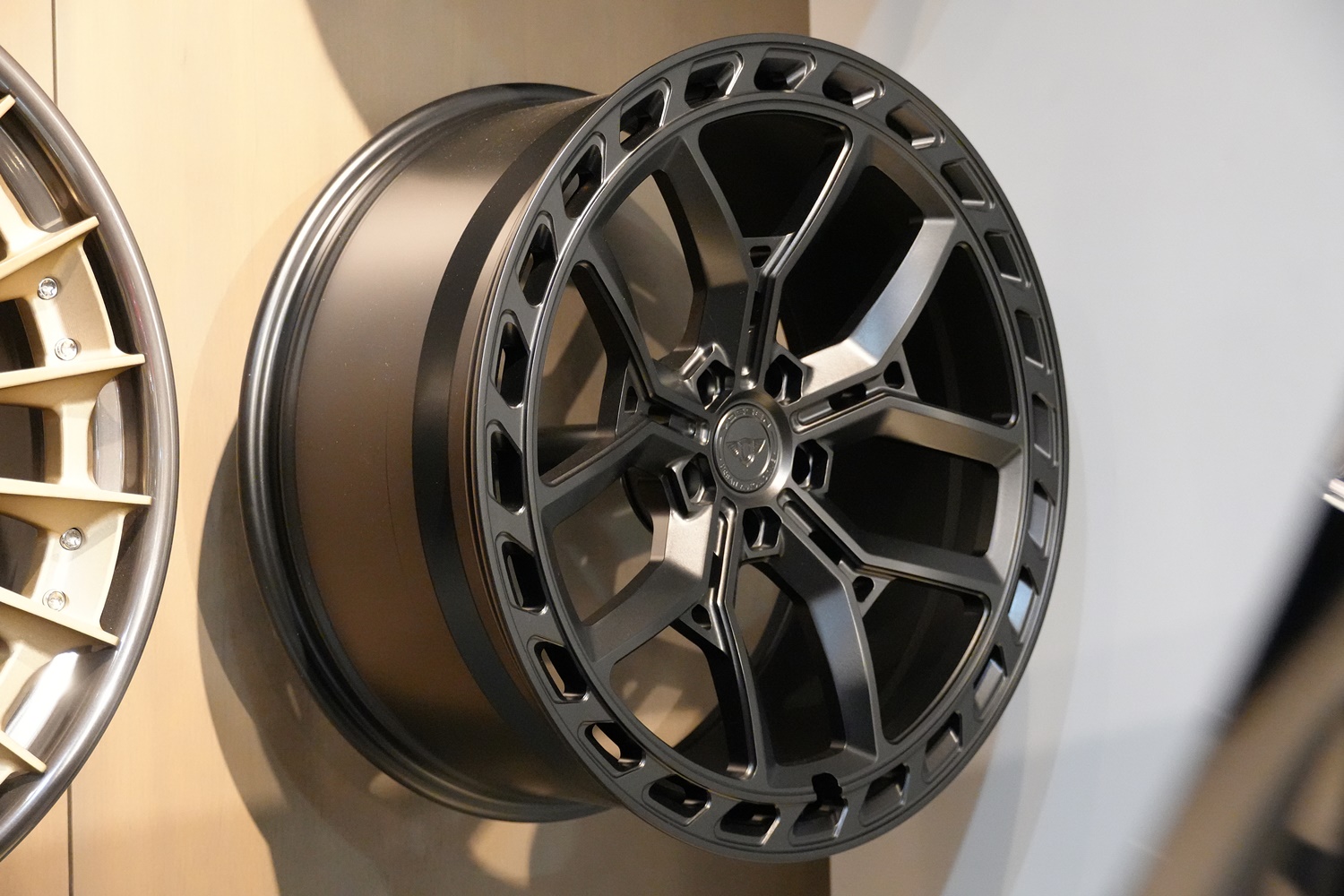 bond　カスタム　ホイール　アメ鍛　VOSSEN