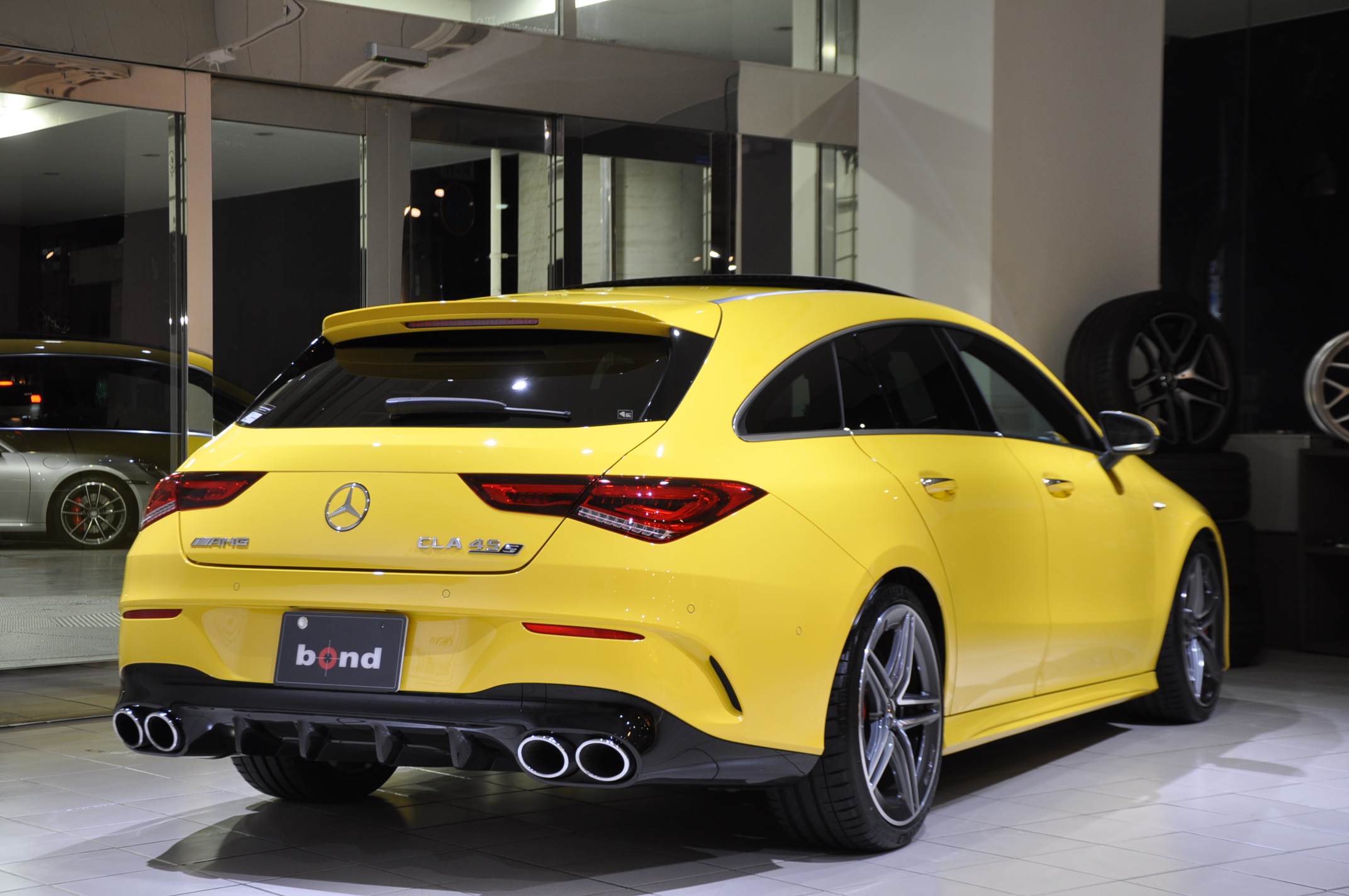MercedesAMG CLA シューティングブレーク ベンツ Ferrari フェラーリ 488GTB bond ボンド 東京 輸入車 販売 買取 新入庫
