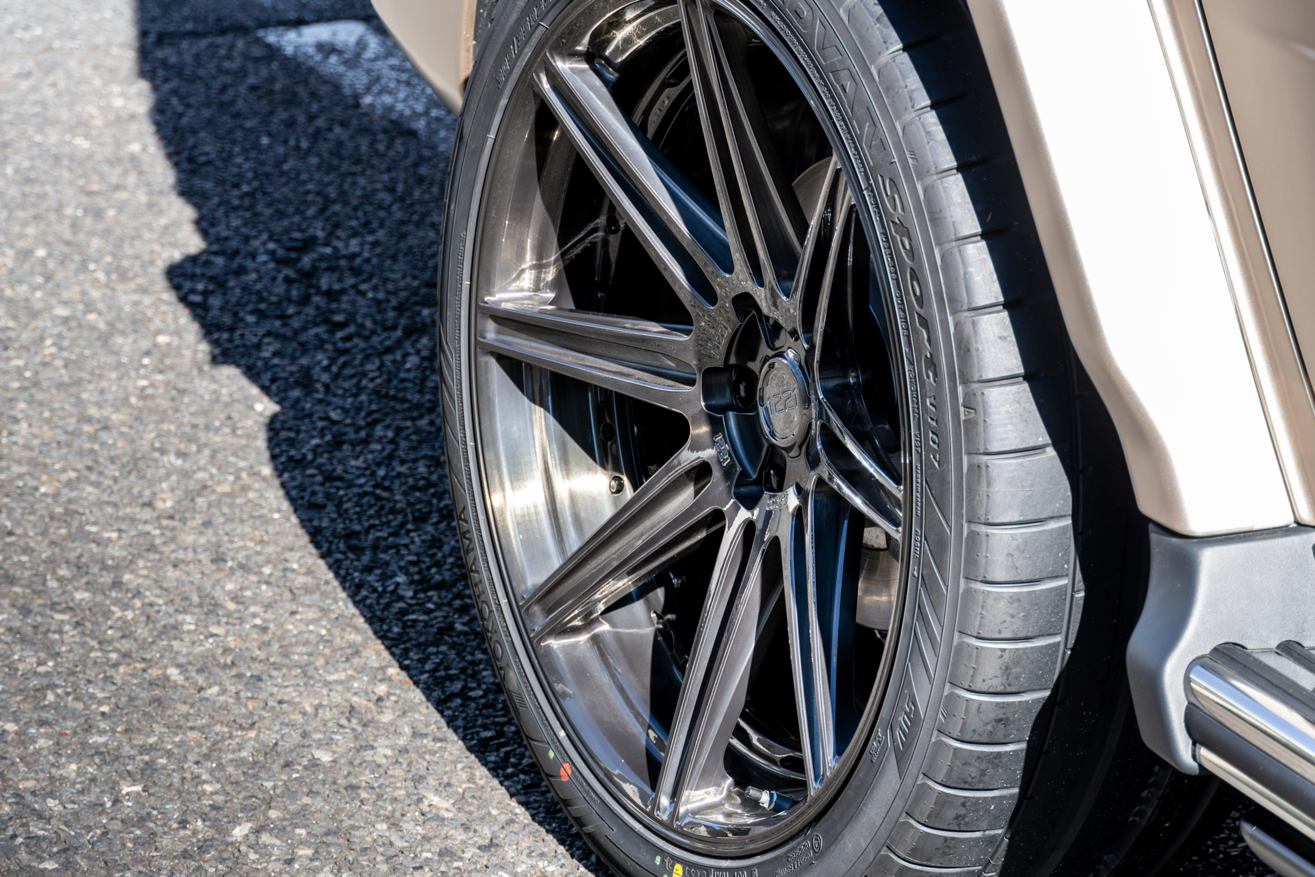 G400 カスタム　トラバーチンベージュ　BRABUS 1221 0880 ステルス　グリルペイント　電動ステップ