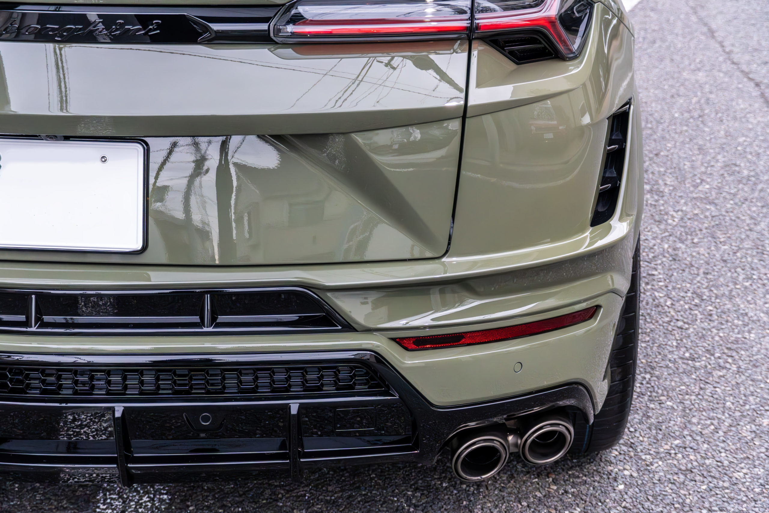 ウルスS カスタム　VERDE TURBIN ローダウン　MVFORGED PS200R デュオブロック　カーキグリーン　ペイント　LAMVORGHINI URUS S
