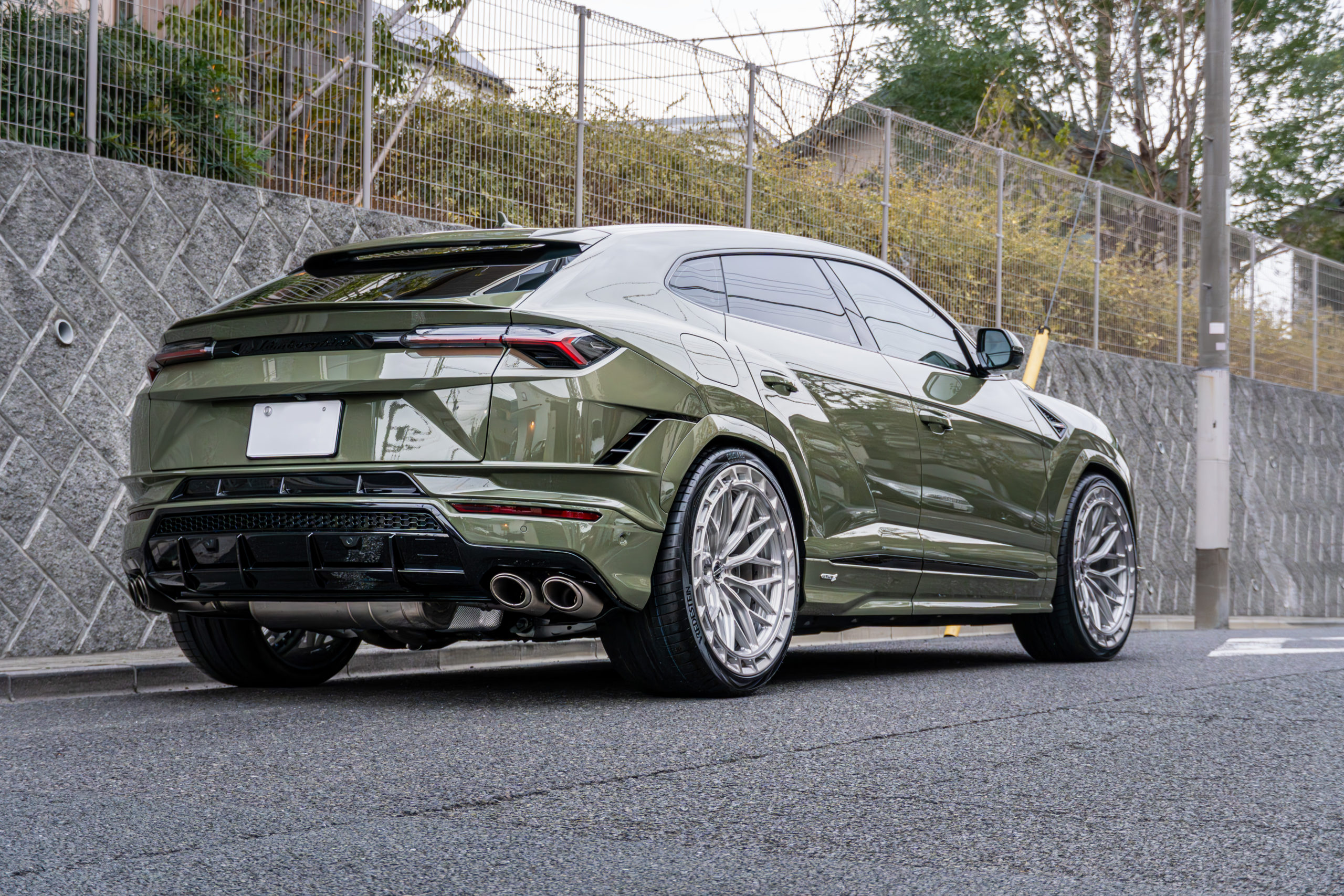 ウルスS カスタム VERDE TURBIN ローダウン MVFORGED PS200R デュオブロック カーキグリーン ペイント LAMVORGHINI URUS S
