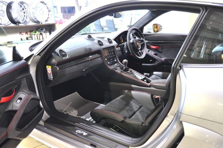 PORSCHE 718 Cayman GT4 718ケイマン bond ボンド 輸入車 販売 買取 カスタム 