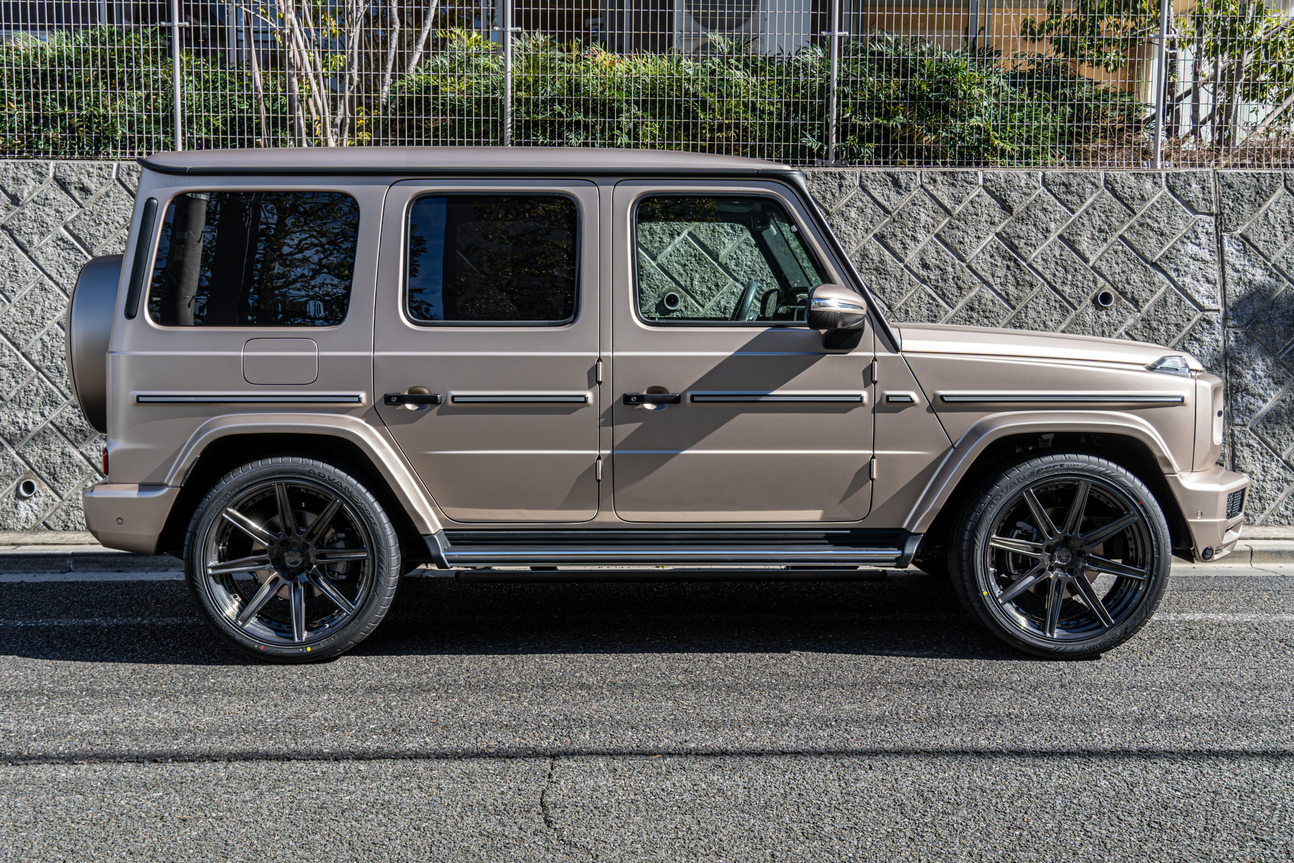 G400 カスタム　トラバーチンベージュ　BRABUS 1221 0880 ステルス　グリルペイント　電動ステップ