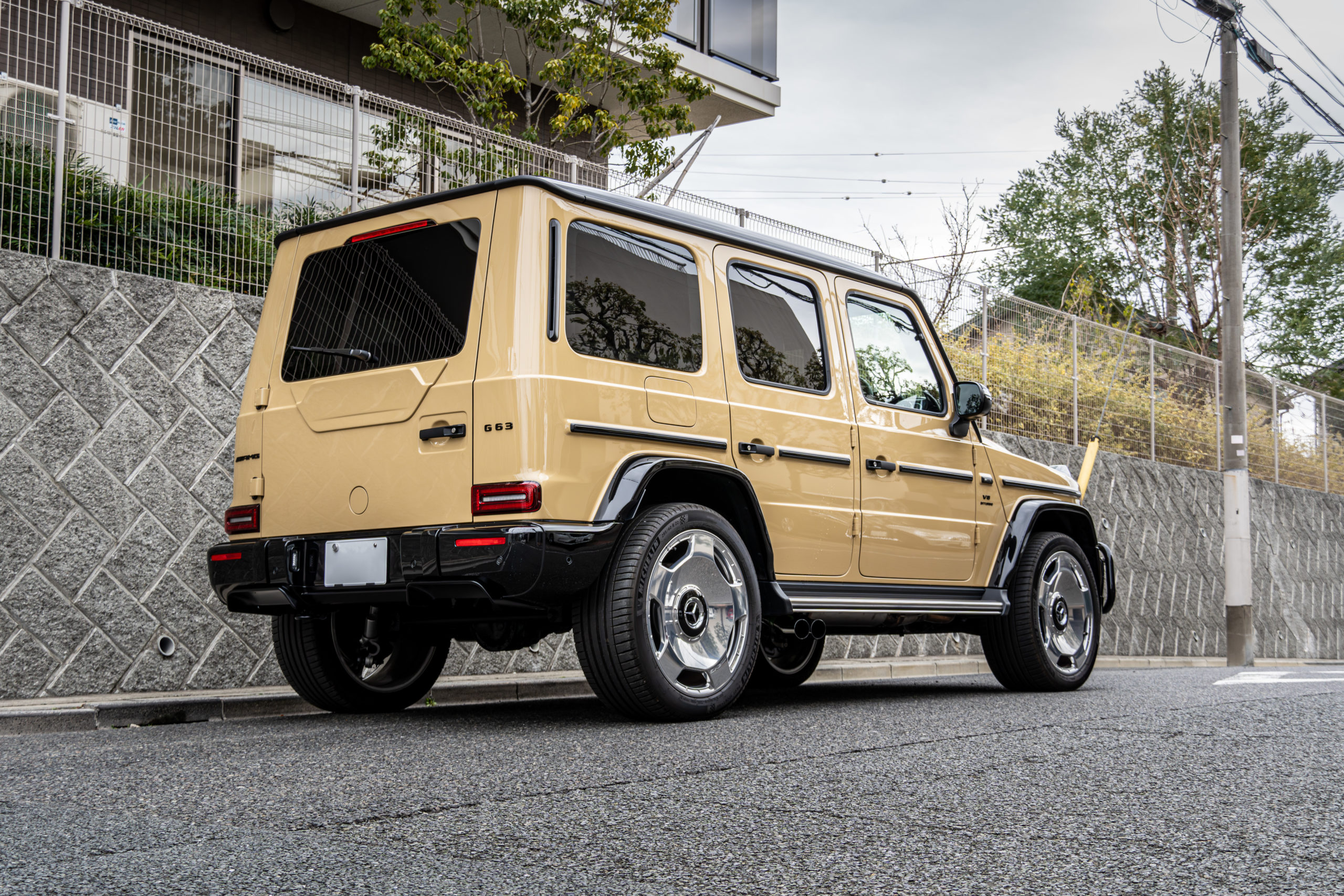 G63 BRABUS ブラバス　ベージュ　マフラー　カスタム　ブラッシュガード　グリルガード