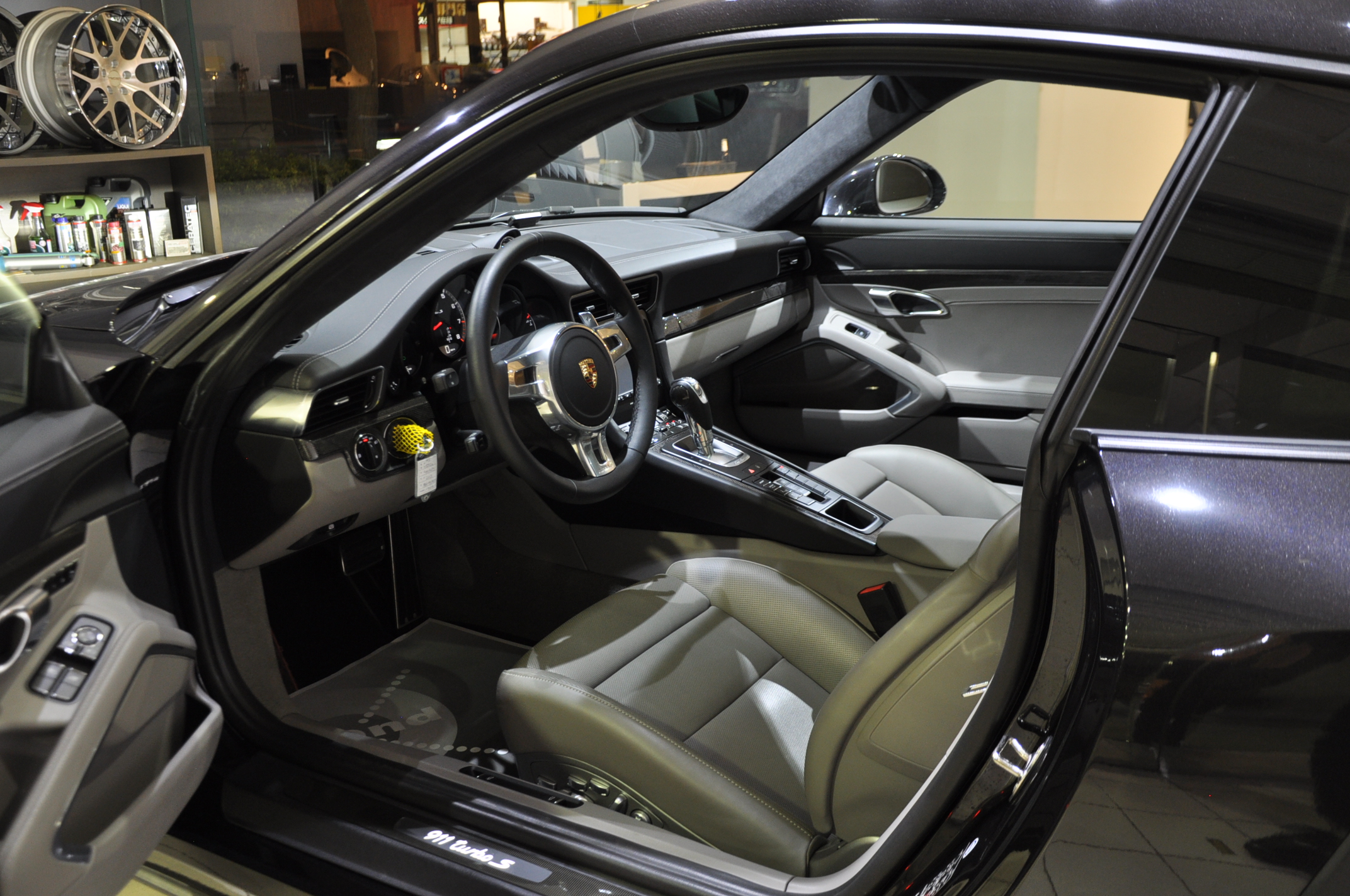 PORSCHE 911 TURBO 991.1 前期 ターボS bond ボンド 東京 輸入車 販売 買取