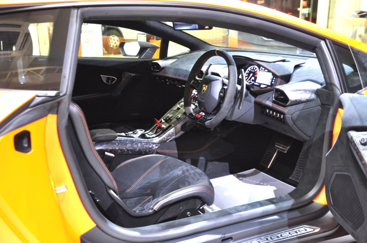 Lamborghini HURACAN Performante ウラカン ペルフォルマンテ carbon カーボン bond ボンド 輸入車 販売 買取 新入庫 在庫車