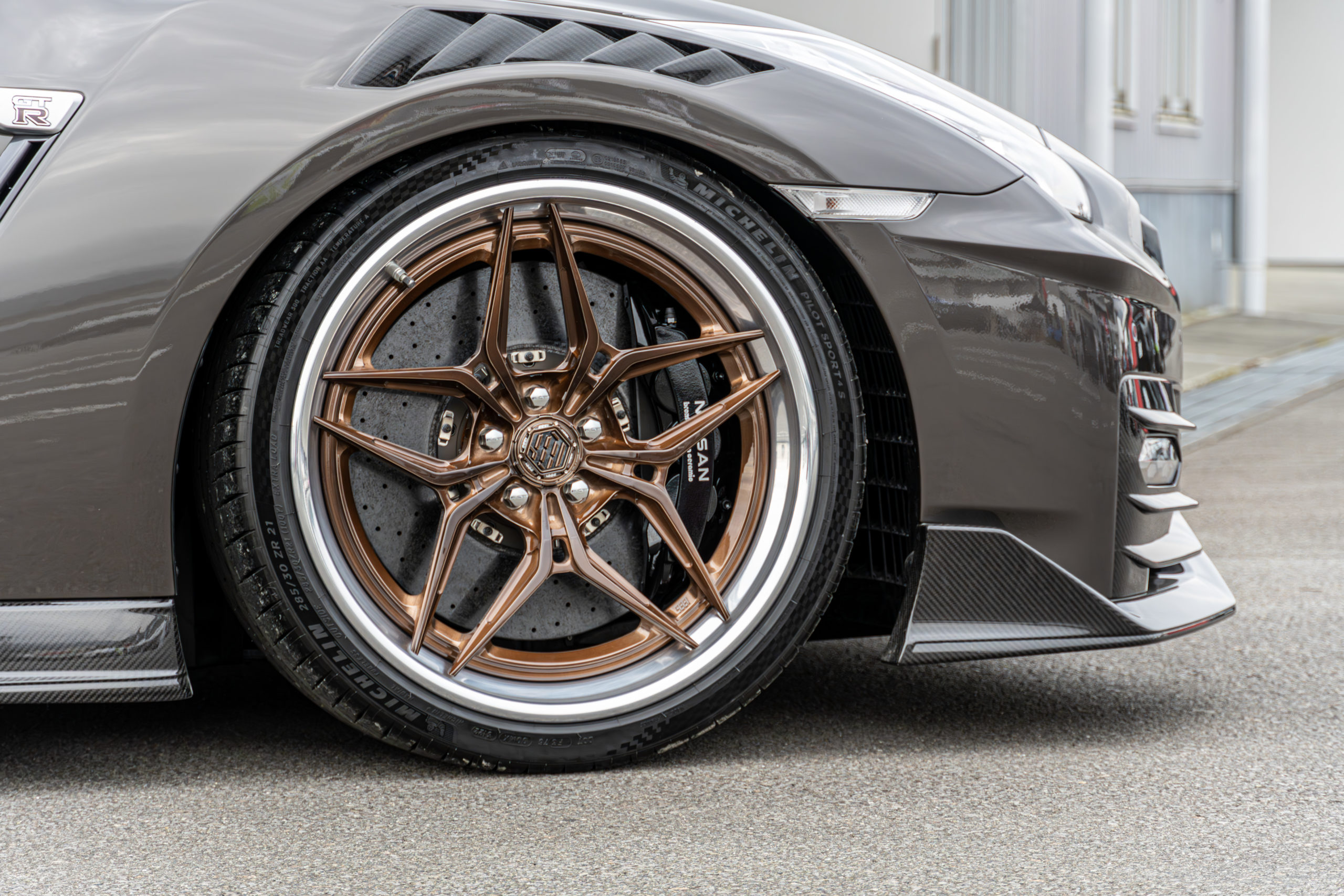 R35 GTR NISMO カスタム　フルラッピング　INOZETEK タングステングレー　1886 FORGED 21インチ　ロベルタ　