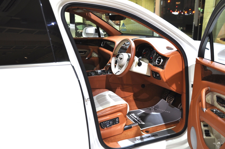 BENTLEY BENTAYGA W12 ベンテイガ 前期 マリナー 輸入車 販売 買取 bond ボンド 東京 カスタム ドレスアップ