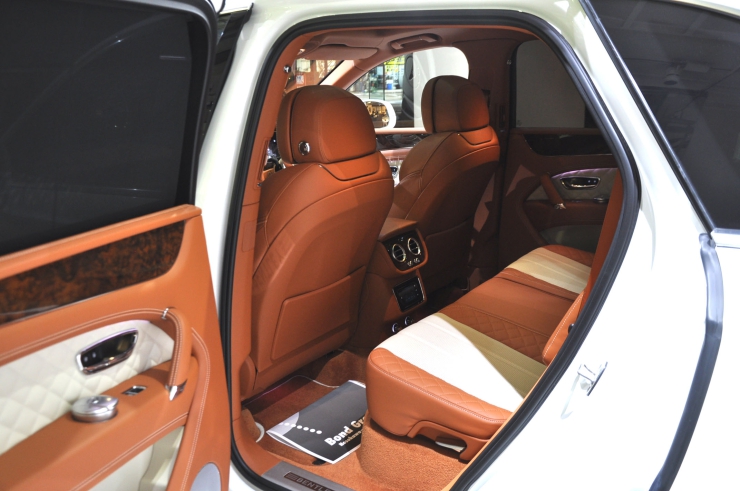 BENTLEY BENTAYGA W12 ベンテイガ 前期 マリナー 輸入車 販売 買取 bond ボンド 東京 カスタム ドレスアップ