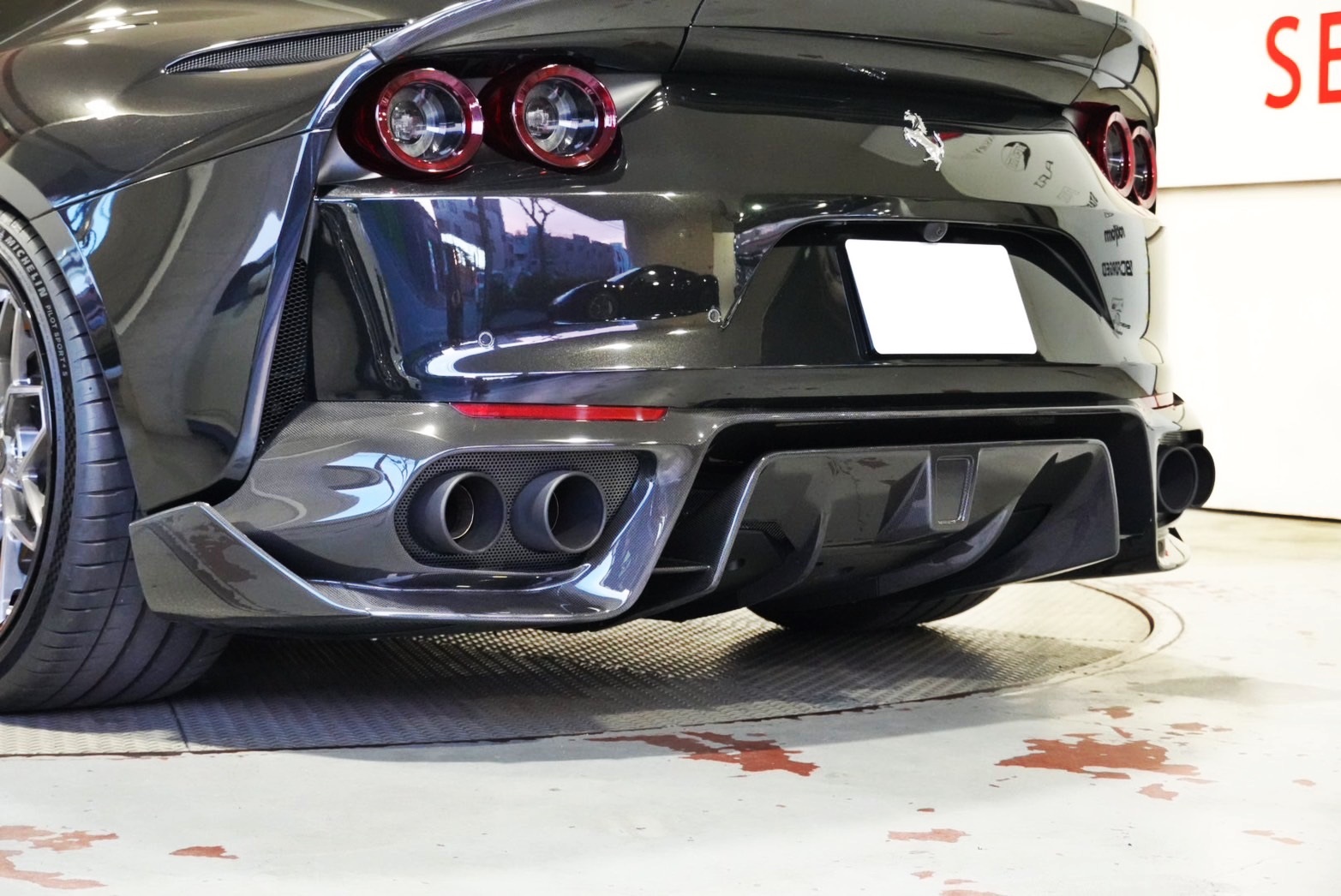 Ferrari 812　カスタム　エアロ　カーボンパーツ　1016　bond　東京