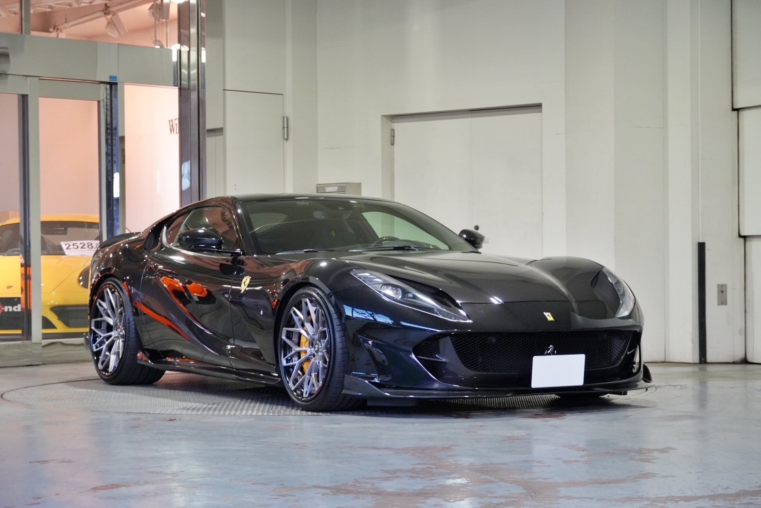 Ferrari 812　カスタム　エアロ　カーボンパーツ　1016　東京　フェラーリ　カスタム