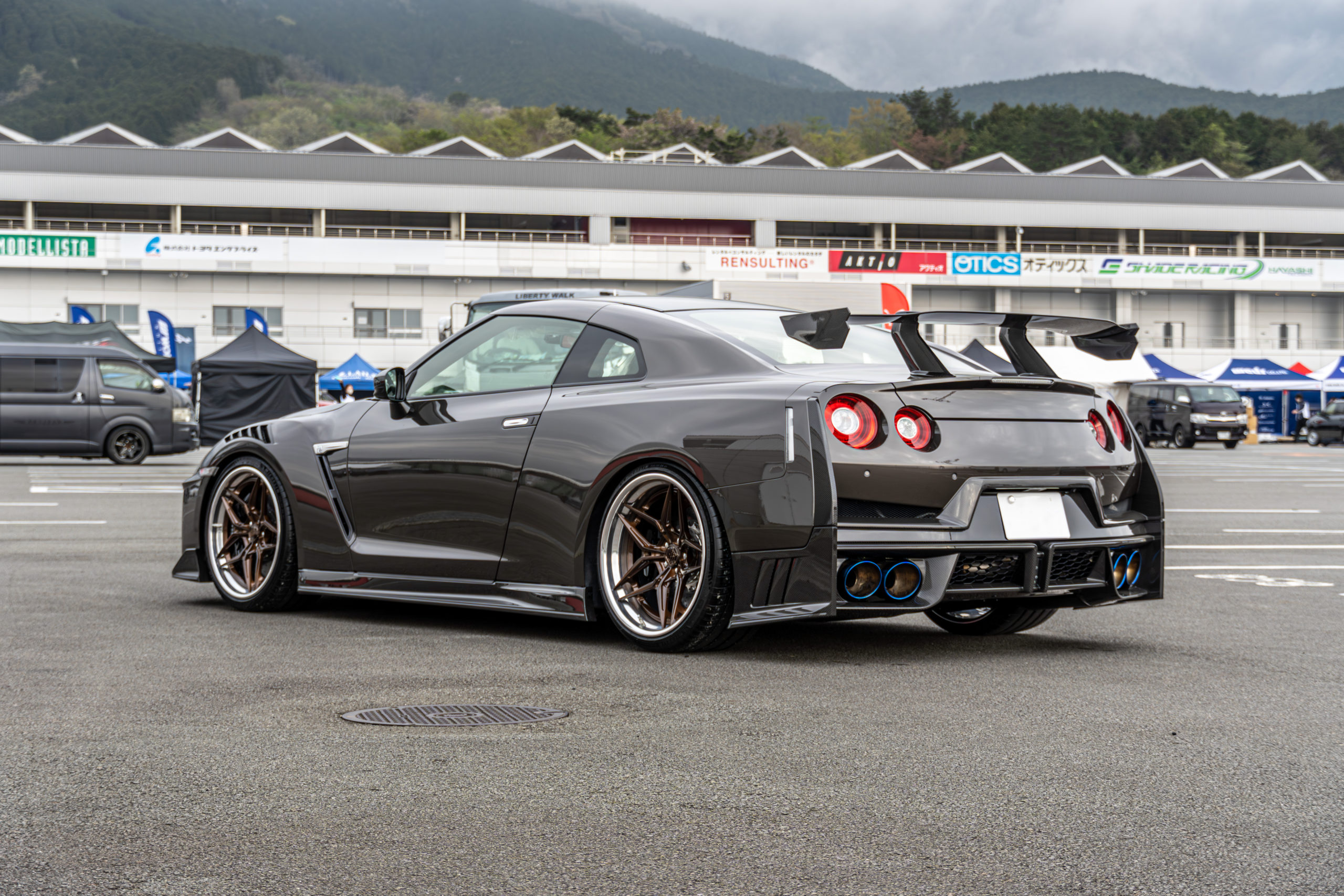 R35 GTR NISMO カスタム　フルラッピング　INOZETEK タングステングレー　1886 FORGED 21インチ　ロベルタ　