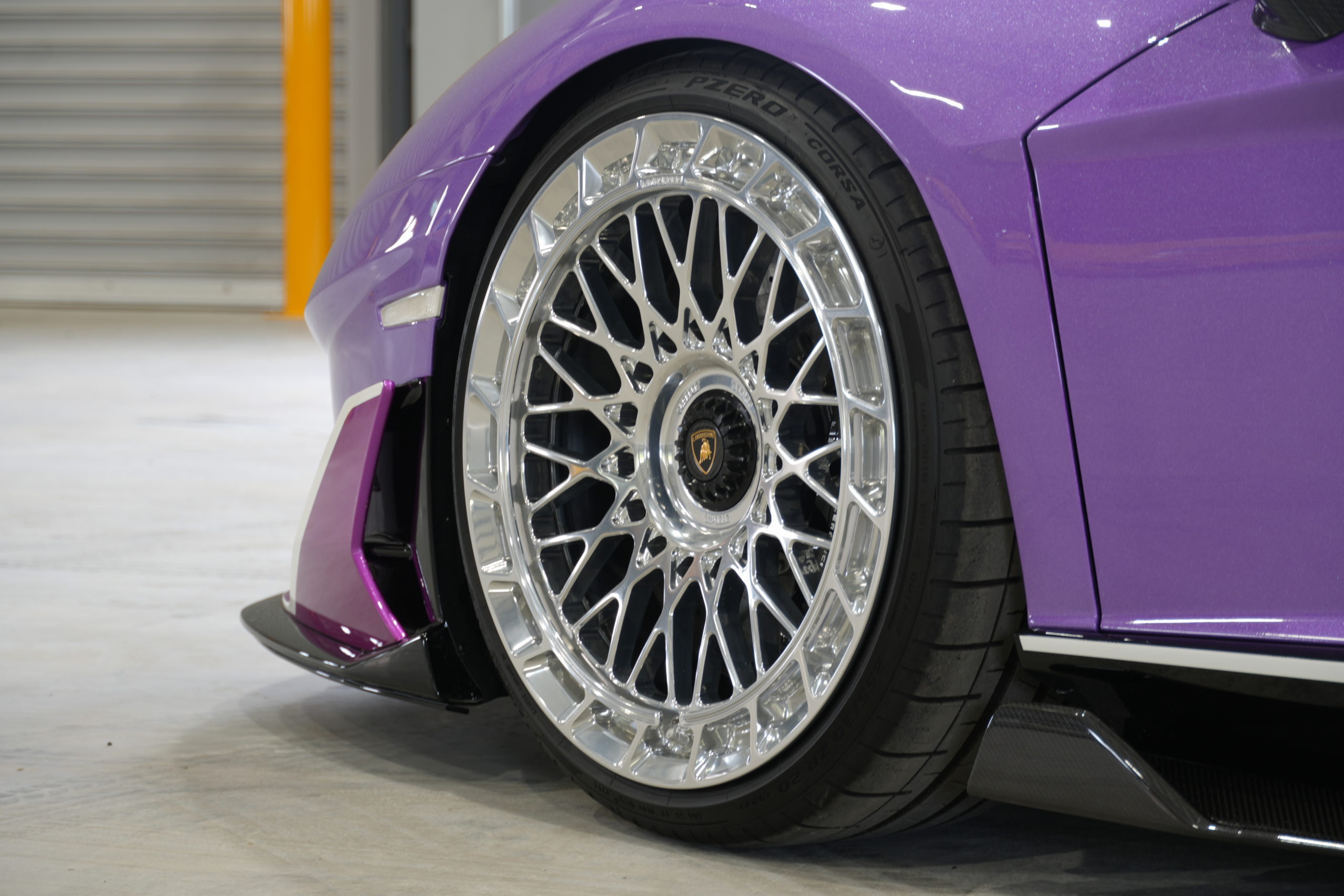 アヴェンタドール　 SVJ ホイール　MV FORGED ローダウン　カスタム　イノゼテック　ラッピング　カーボンラッピング